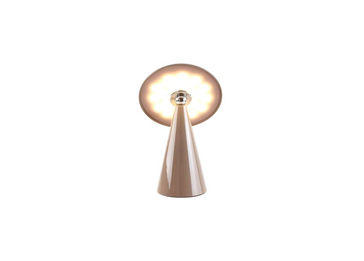 Moderne Tischleuchte in konischer Form mit flachem Schirm und integrierter LED Beleuchtung