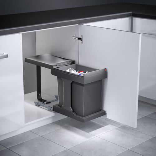 Einbau-Abfallsammler für Küchenunterschränke mit einem Mülleimer aus Kunststoff und Metallauszug.