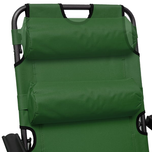 Detailansicht einer grünen Gartenliege mit Kopfstütze