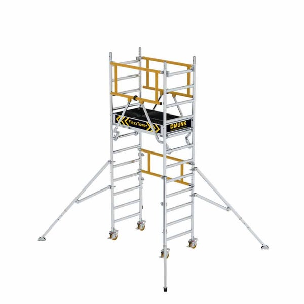 MUNK FlexxTower Fahrgerüst aus Aluminium mit Plattform, Sicherheitsgeländer, Rollen und Auslegern zur Stabilisierung.