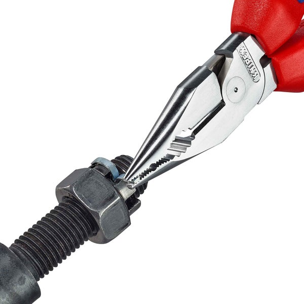 Spitzzange greift Mutter auf Gewindebolzen