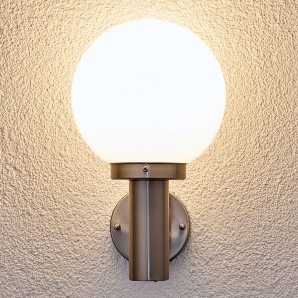Lindby Edelstahl Wandlampe aussen, Wandleuchte Außenleuchte IP44 Außenlampe Glaskugel 1x E27 max. 60W ohne Leuchtmittel Außenwandleuchten