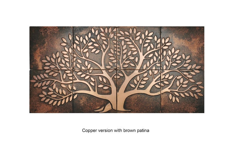 Wanddekoration aus Kupfer mit Baum-Motiv auf braun patinierter Oberfläche