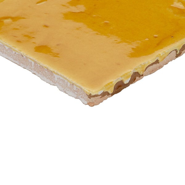Quadratische Keramikfliese mit glänzender Glasur in Handwerksoptik