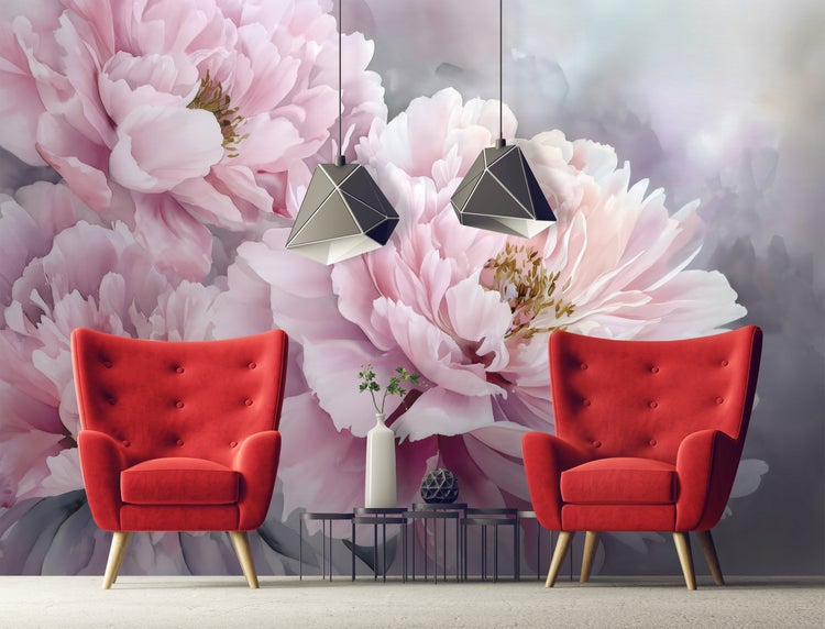 Innenraum mit zwei roten Sesseln, zwei Pendelleuchten und einer Fototapete mit Blumenmuster.