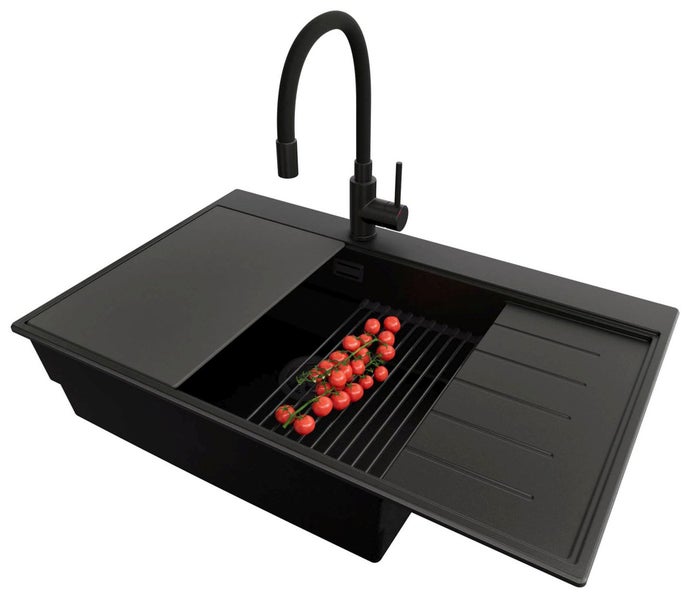 Spüle mit Abtropffläche, Schneidebrett, Rollrost und Wasserhahn