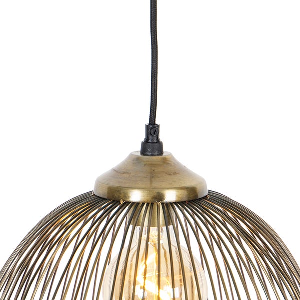 Hängelampe mit Metallsirm und Leuchtmittel