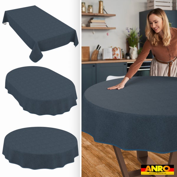 Tischdecke in rechteckiger, ovaler und runder Form aus strukturiertem Stoff in einer hellen Küche und ANRO Deutsche Manufaktur Logo.