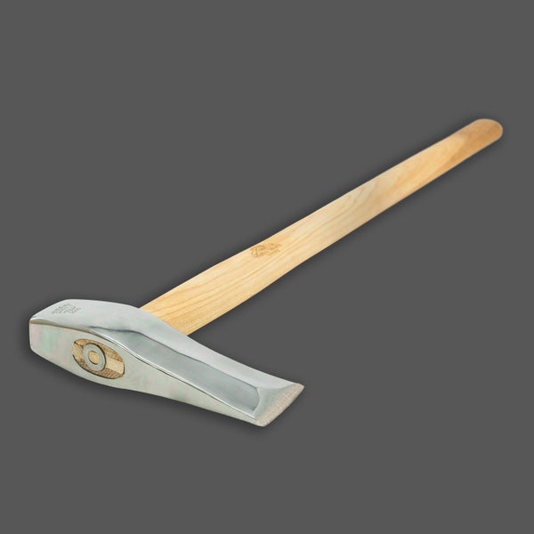 Spalthammer mit Metallkopf und langem Stiel aus Holz