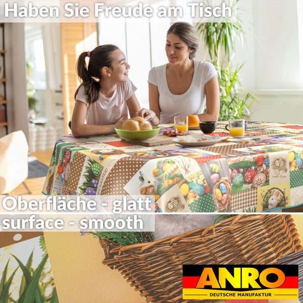 Tischdecke mit Ostermotiven auf einem Esstisch mit einer Frau und einem Mädchen