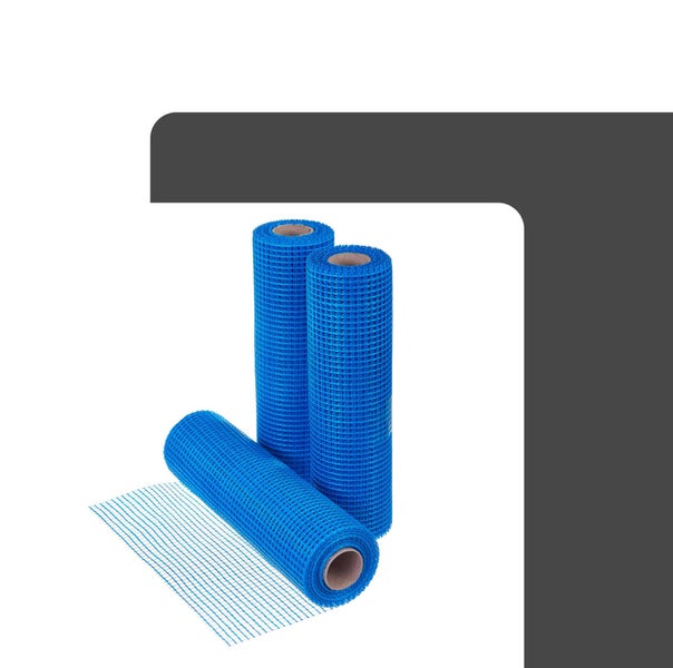 Drei Rollen blaues Armierungsgewebe aus Glasfaser.
