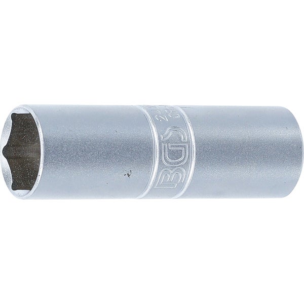 Komplette Duschkabine mit mehreren Massagedüsen, Handbrause und Ablagen im Badezimmer.