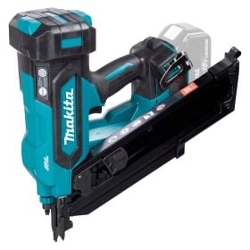 Makita Akku Nagler mit 18 Volt Antrieb für präzises Arbeiten in der Holzverarbeitung.