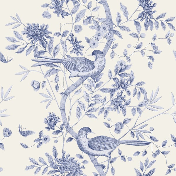 Tapete mit detailreichem Naturmuster aus Vögeln, Blumen und Zweigen im klassischen Chinoiserie-Stil.