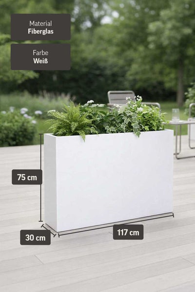 Rechteckiger Pflanztrog aus Fiberglas in Weiß, Maße 117 mal 30 mal 75 Zentimeter, bepflanzt auf einer hellen Terrasse.
