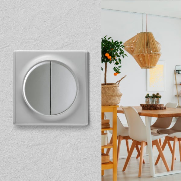 Doppelwippschalter für Unterputzmontage an einer strukturierten Wand neben einem hellen Esszimmerbereich mit Holzmöbeln.