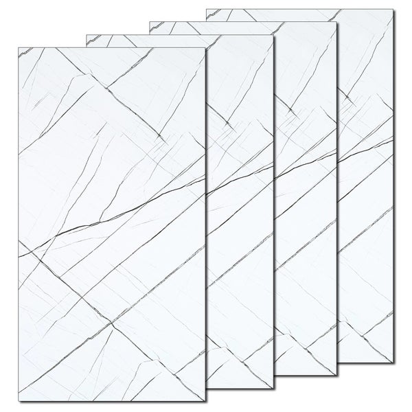 Vier weiße Wandfliesen mit Marmormuster