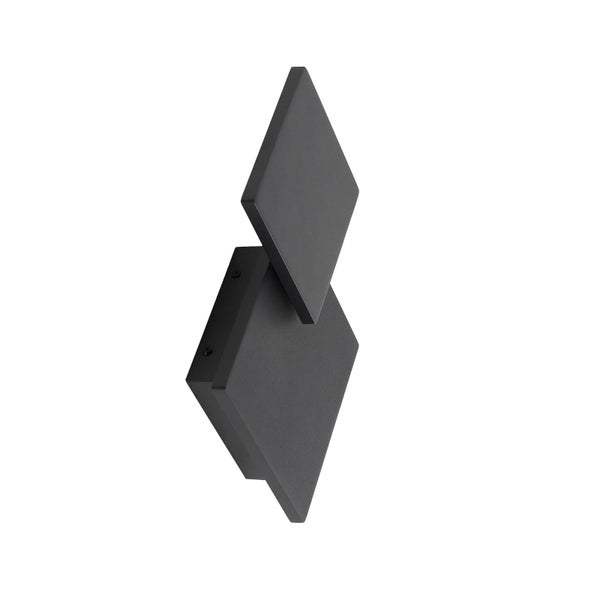 Moderne schwarze Wandleuchte aus Metall mit zwei rautenförmigen Elementen in geometrischem Design.