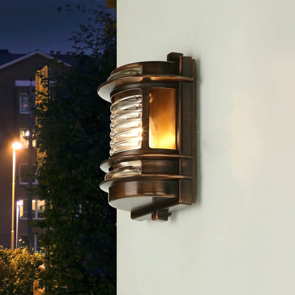 Außenwandleuchte im klassischen Stil mit klarem Lampenschirm