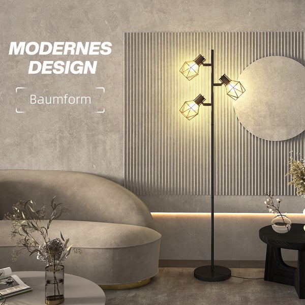 Moderne Stehlampe mit drei Lampenschirmen im Industriedesign in einem Wohnzimmer