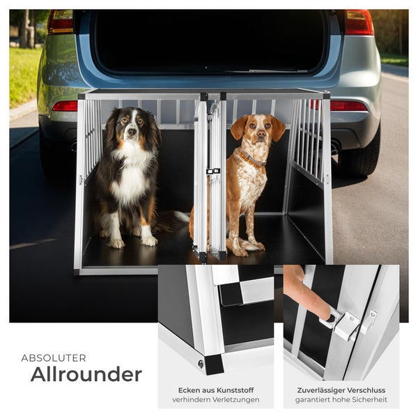 Hundebox aus Aluminium mit zwei Hunden im Kofferraum eines Autos, sicheres Verschlusssystem und Ecken aus Kunststoff