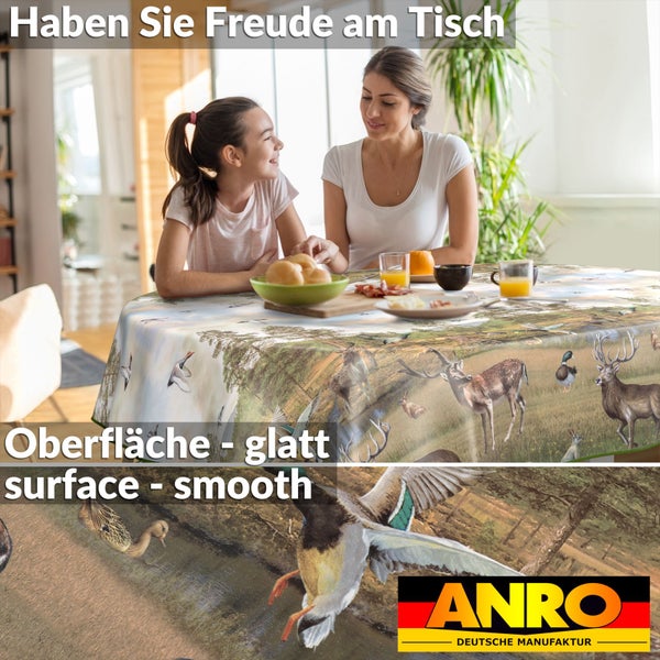 Tischdecke mit Waldtier-Motiv und glatter Oberfläche im Esszimmer