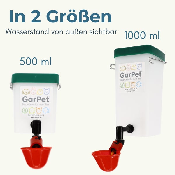 Zwei GarPet Tränken mit 500 Milliliter und 1000 Milliliter Fassungsvermögen. Sichtbarer Wasserstand, grüner Deckel, roter Napf und GarPet Logo.