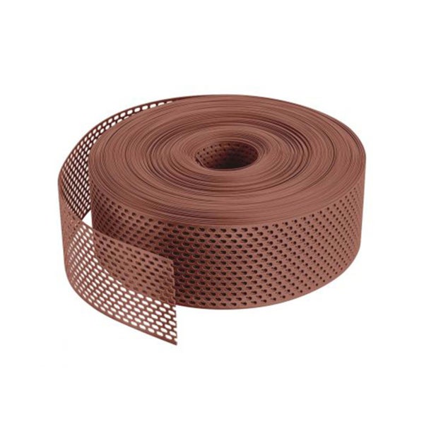 Rolle braunes Lüftungsprofil aus Kunststoff mit Lochung für die Dachbelüftung.