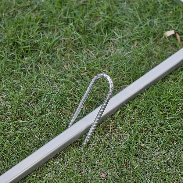 Metallhering zur Bodenbefestigung