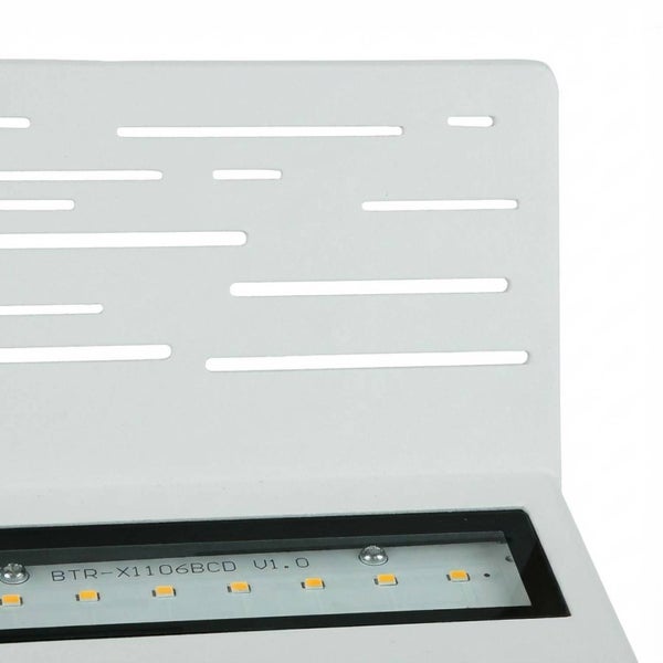 Detailansicht einer LED-Lampe mit Lüftungsschlitzen