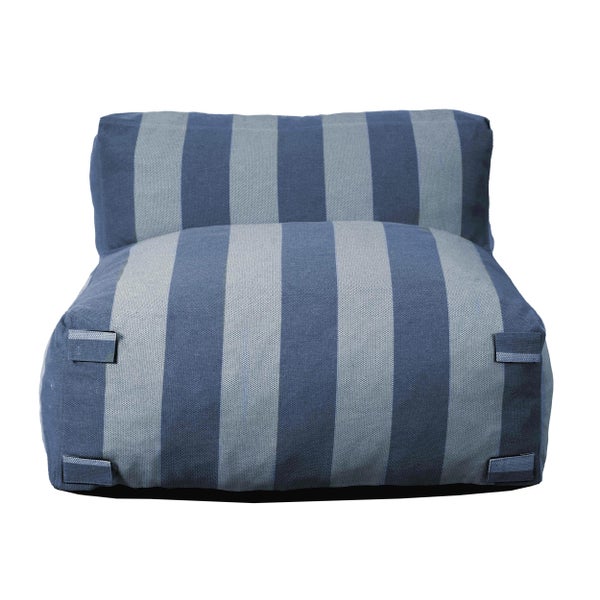 Blau gestreifter Sitzsack-Sessel aus Stoff für den Innen- und Außenbereich mit seitlichen Trageschlaufen.