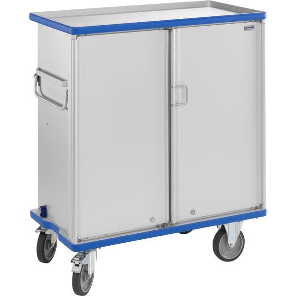 Transportwagen aus Aluminium mit zwei Türen, seitlichem Griff und vier Lenkrollen.