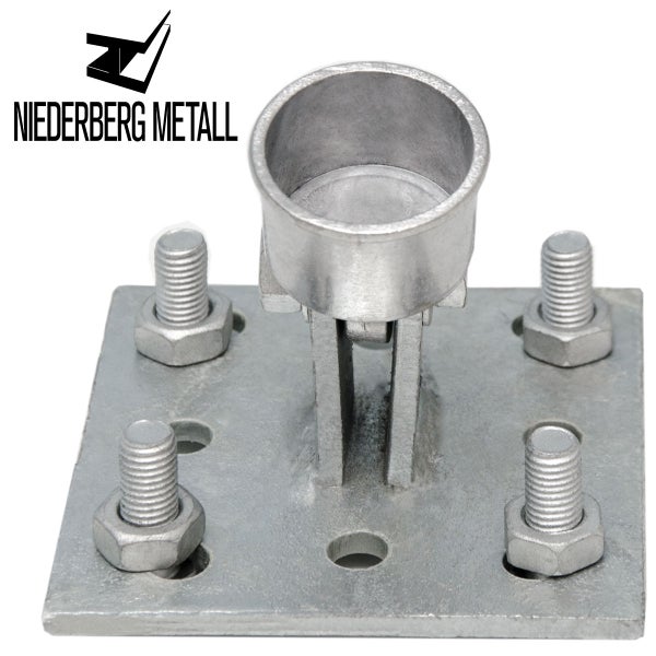 Niederberg Metall Logo. Pfostenträger aus verzinktem Metall mit quadratischer Grundplatte und vier Schrauben.