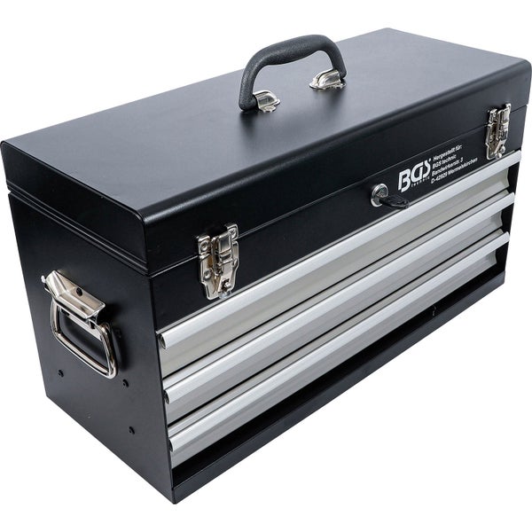 Schwarzer Metall-Werkzeugkoffer mit drei Schubladen, zwei Verschlüssen, Tragegriff und BGS technic Logo.