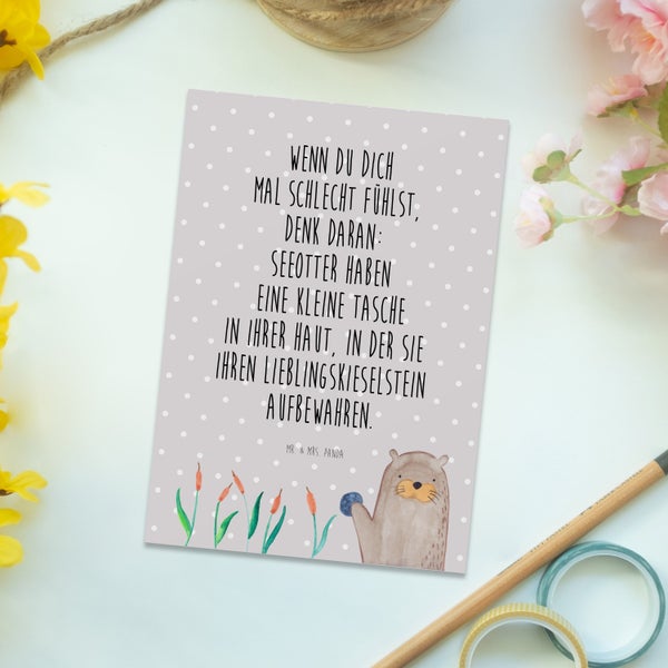 Mr. & Mrs. Panda Postkarte Otter Stein - Grau Pastell