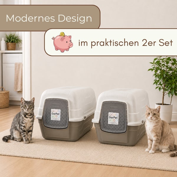 2er Set GarPet Katzentoiletten mit Haube und Schwingtür in modernem Design, neben zwei Katzen auf einem Teppich platziert.