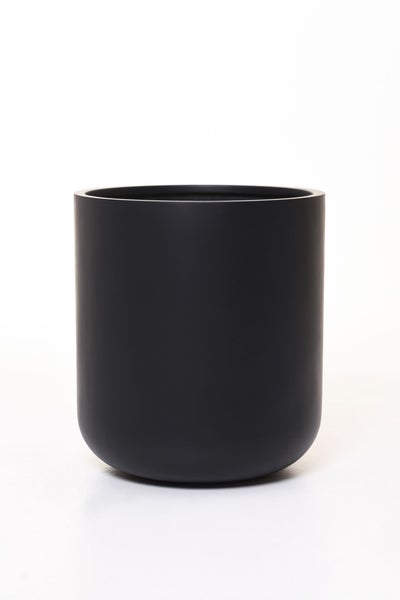 Zylindrischer Blumentopf aus Kunststoff in Schwarz mit mattem Finish und abgerundetem Boden für den Innen- und Außenbereich.