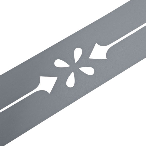 Dekorelement mit floralem Muster und speerartigen Enden