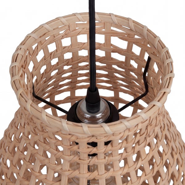 Geflochtener Lampenschirm aus Rattan mit schwarzer Fassung und Kabel, Ansicht von oben.