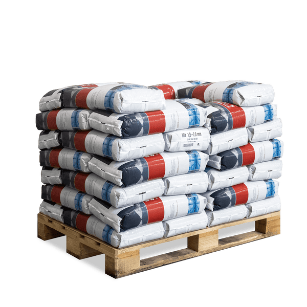Palette mit Säcken Quarzsand HFS 1,0 bis 2,0 Millimeter, 25 Kilogramm pro Sack.