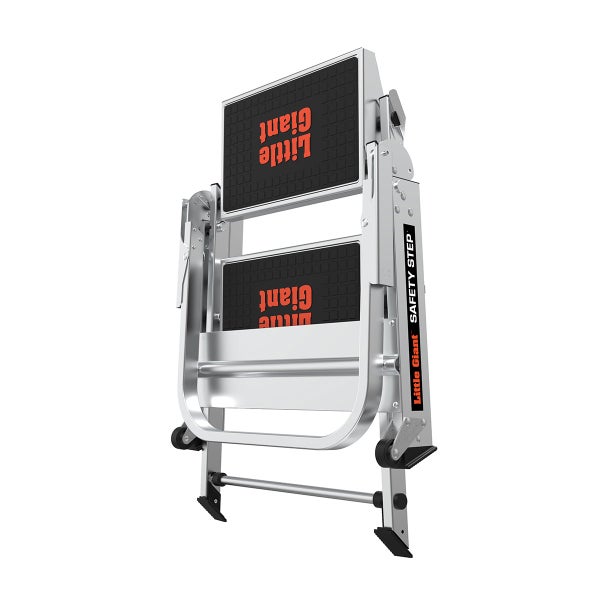 Zusammengeklappte Little Giant Safety Step Trittleiter aus Aluminium mit rutschfesten Stufen.