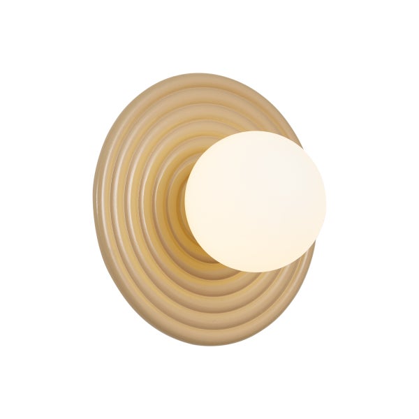 Moderne Wandleuchte mit gerillter runder Platte und kugelförmigem Leuchtmittel