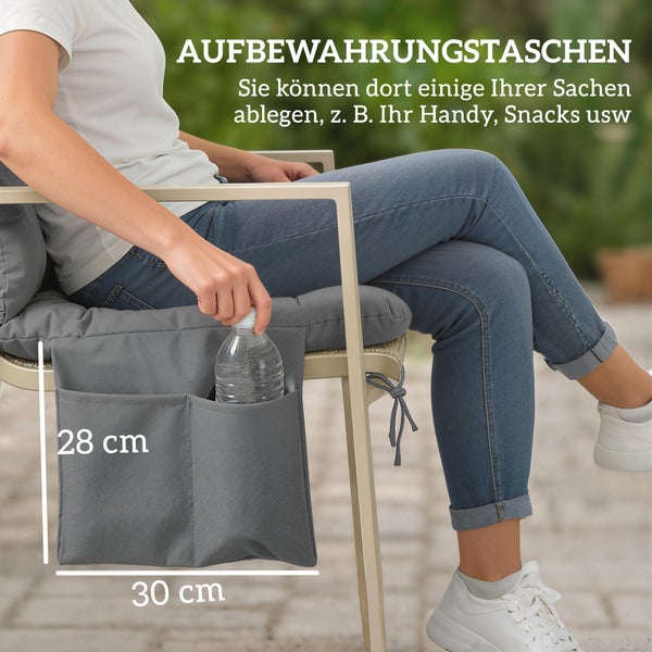 Graues Gartenstuhl-Sitzkissen mit seitlicher Aufbewahrungstasche für Handy oder Flaschen. Maße der Tasche betragen 30 mal 28 Zentimeter.