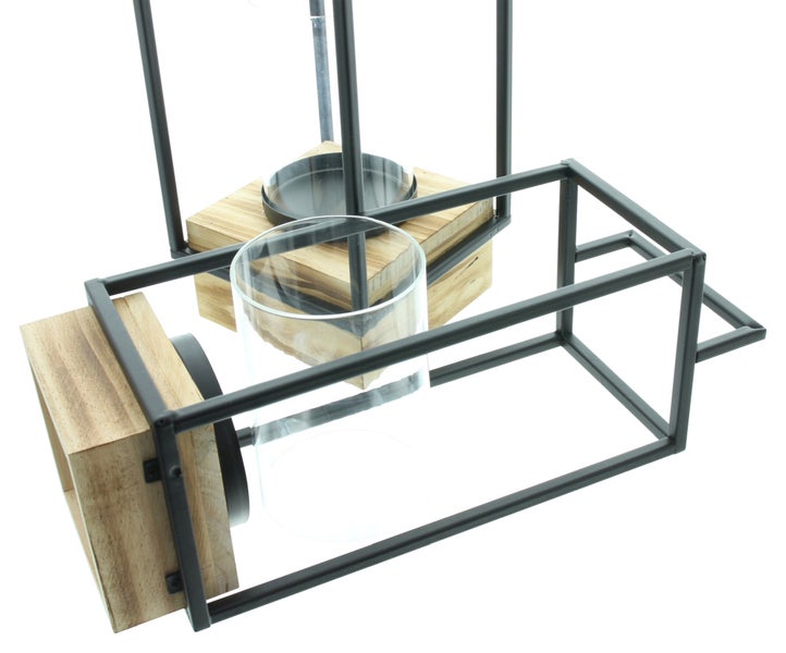 Grauer Filz-Platzdeckchen auf einem Tisch