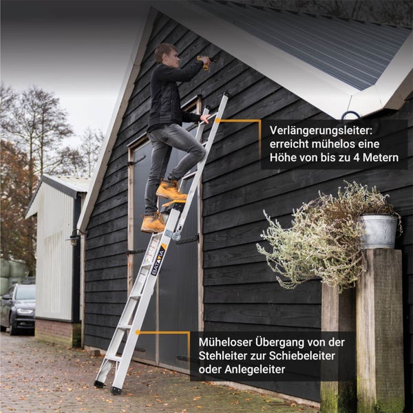 Mann arbeitet auf einer Aluminium-Mehrzweckleiter an einem Holzschuppen. Nutzbar als Anlege-, Schiebe- und Stehleiter bis zu vier Meter Höhe.