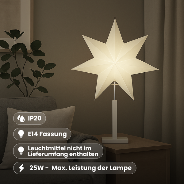 Dekorativer beleuchteter Papierstern als Fensterdekoration neben einem Weihnachtsbaum