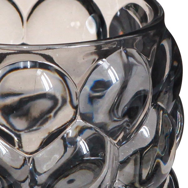 Nahaufnahme eines Teelichthalters aus Glas mit strukturiertem Blasenmuster.