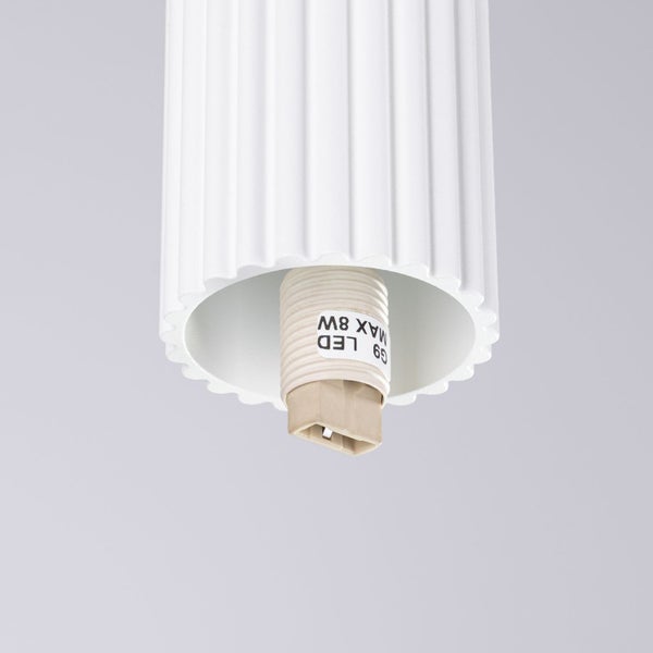 Gerippte weiße Lampenfassung mit G9 LED Sockel, maximal 8 Watt.