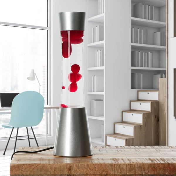 Dekorative Lavalampe mit rotem Wachs auf einem Holztisch in einem Zimmer.