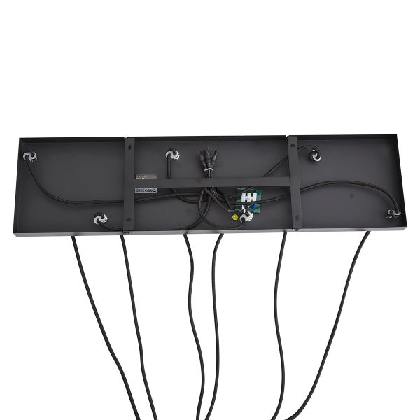 Rückansicht einer schwarzen rechteckigen Deckenhalterung für eine Hängeleuchte mit sichtbarer Verkabelung und Lüsterklemme.